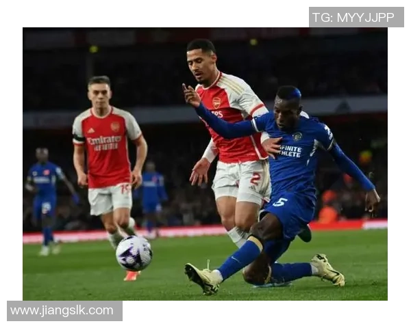 西甲激战：马竞与阿森纳战平帽子戏法引发争议判罚热议