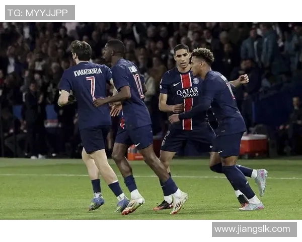 足总杯激战巴黎圣日耳曼与波尔图战成平局转会传闻引发全场热议