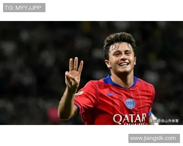 莱比锡逆转巴黎圣日耳曼帽子戏法引爆全场战术解析与精彩瞬间回顾